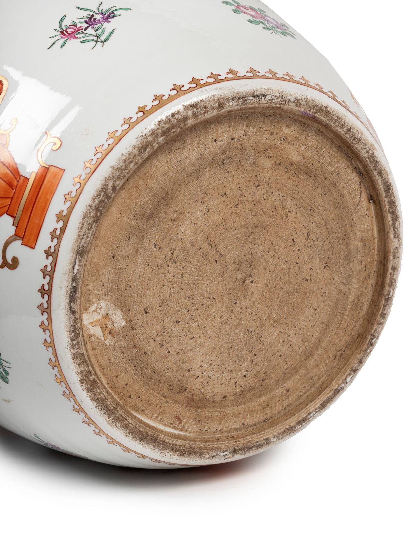 POLYCHROME PORCELAIN CACHEPOT IN FAMILLE ROSE TONES, Samson manufactory, 19th century - Bild 3 aus 3