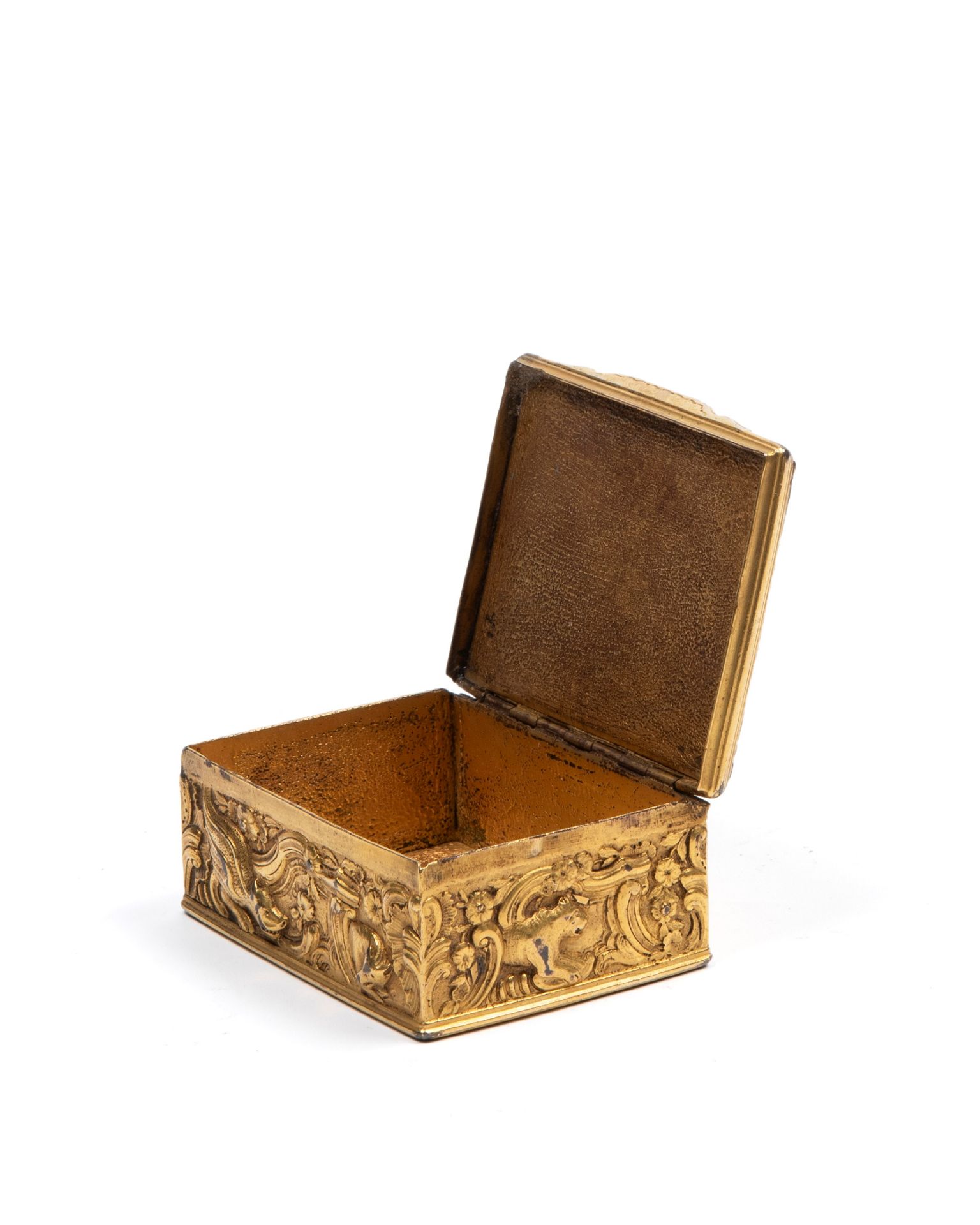 GILT COPPER SNUFFBOX, 18th century - Bild 2 aus 4