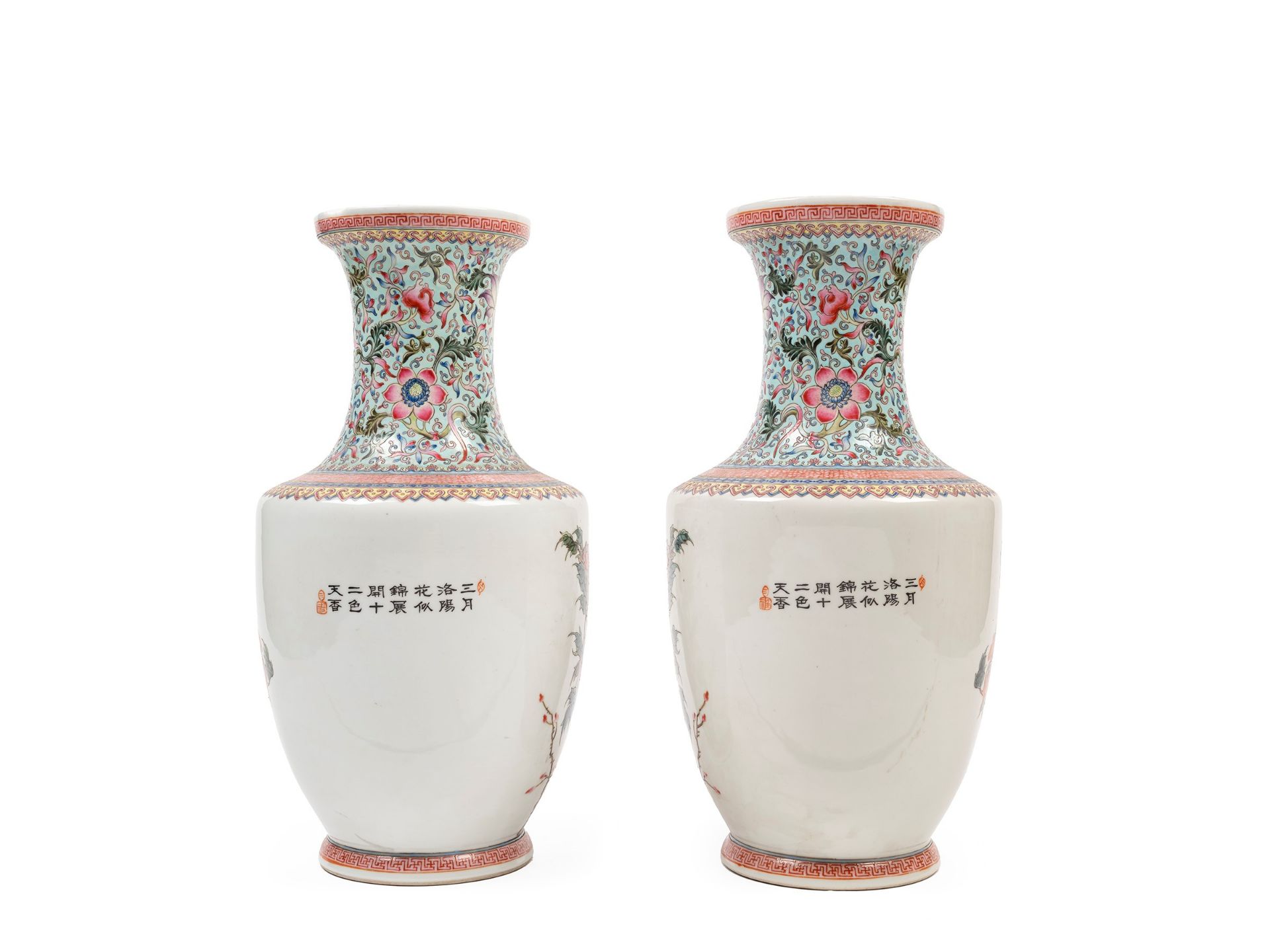 PAIR OF FAMILLE ROSE PORCELAIN VASES, China, 20th century - Bild 3 aus 4