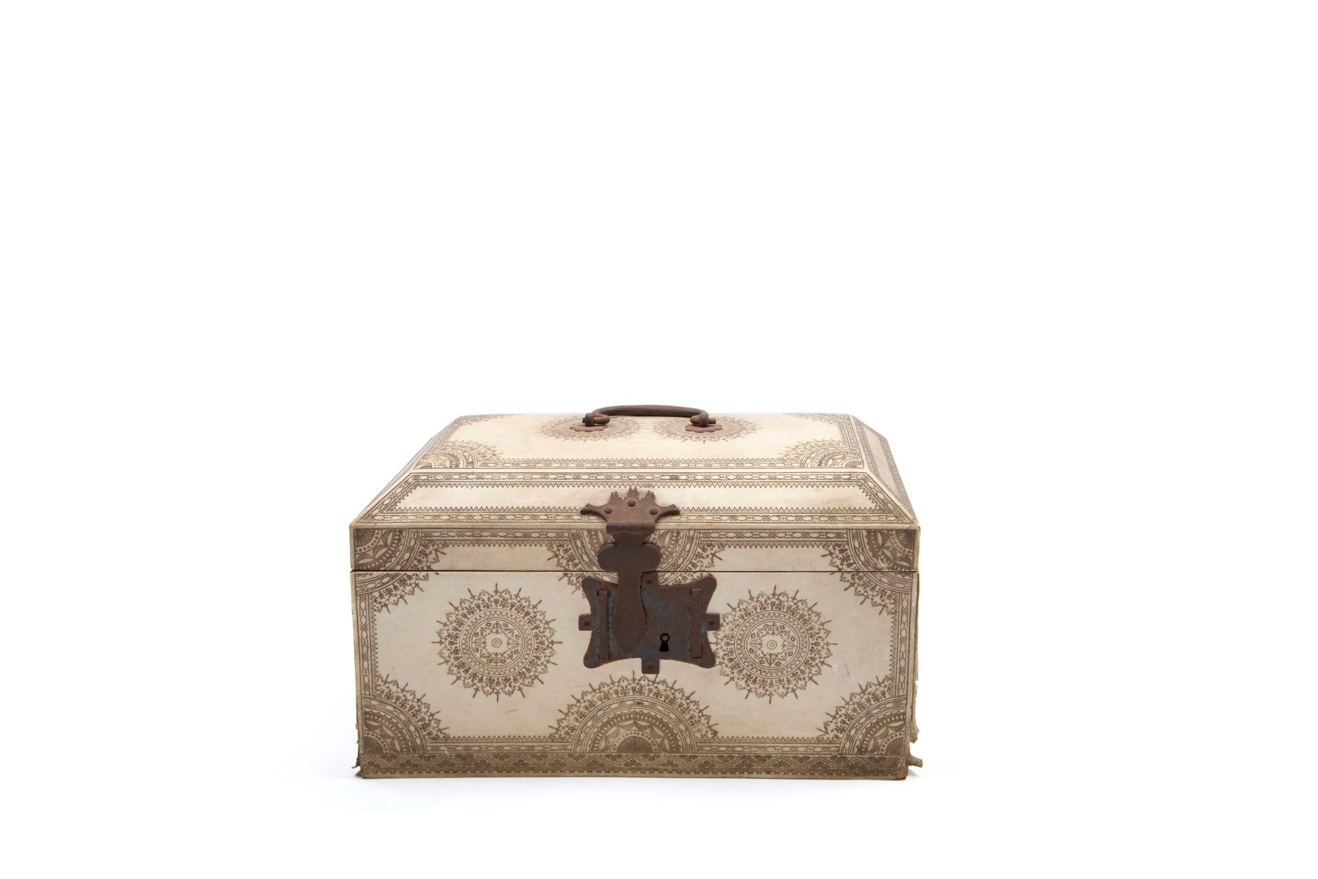 A VELLUM COVERED CASKET SIMULATING IVORY, Sicily, 19th / 20th century - Bild 2 aus 2
