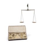 BRONZE COIN SCALE IN LEATHER CASE, Inizi secolo XIX