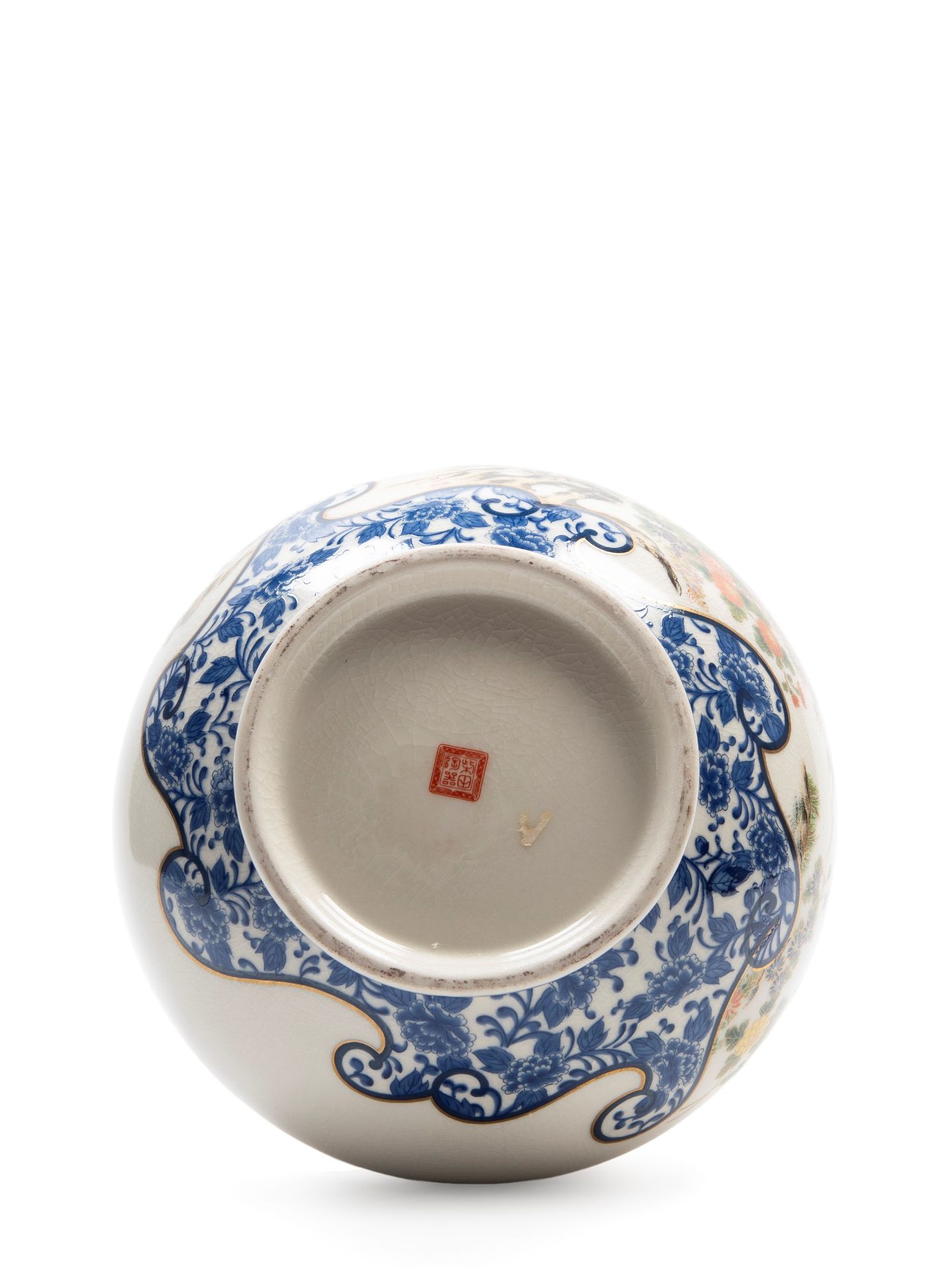 A POLYCHROME PORCELAIN VASE, Japan, 20th century - Bild 3 aus 3