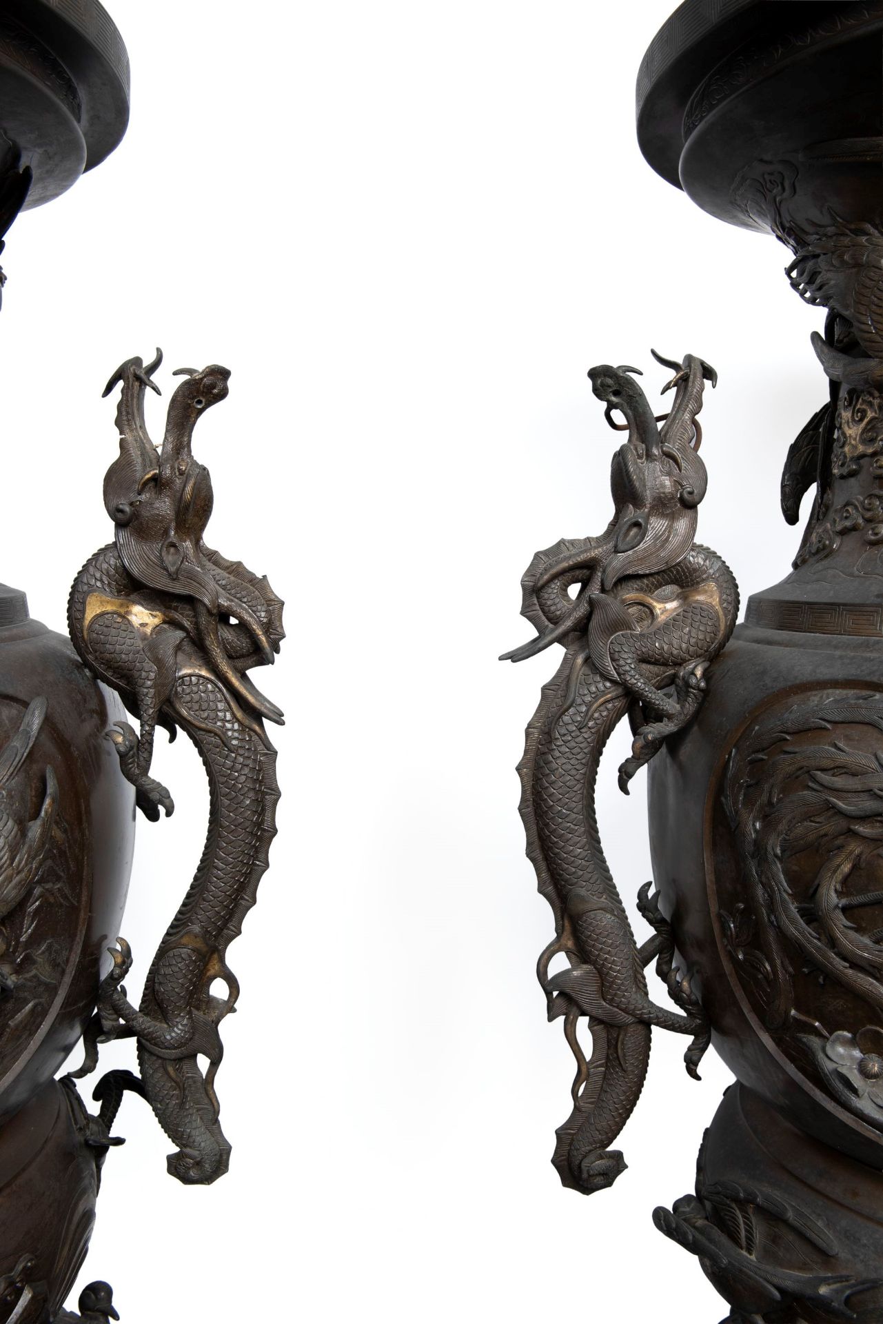 A LARGE PAIR OF BRONZE KOROS, Japan, Meiji period (1868-1912) - Bild 2 aus 9