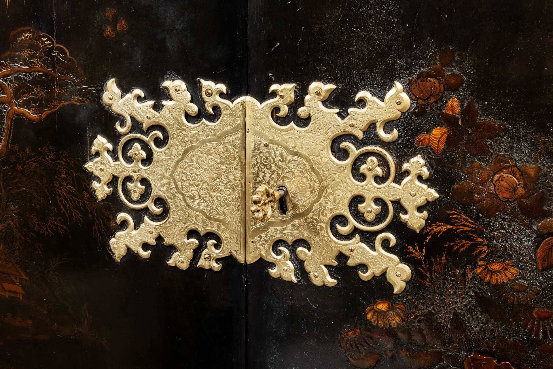 ORIENTAL-STYLE CABINET IN LACQUER AND GOLD, 18th century - Bild 2 aus 6