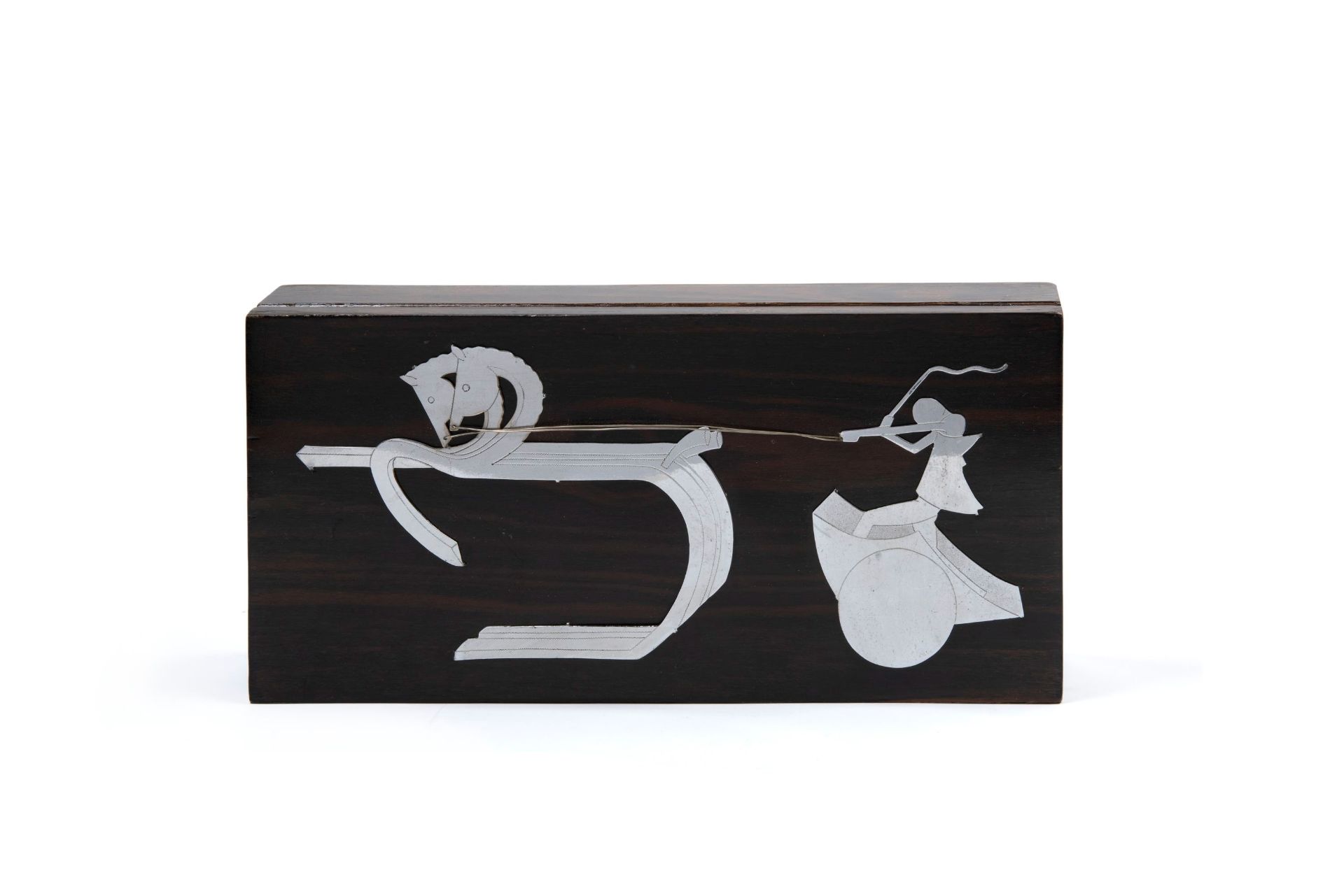 WOODEN BOX WITH STYLIZED CHARIOT IN METAL ON THE LID, 20th century - Bild 2 aus 3