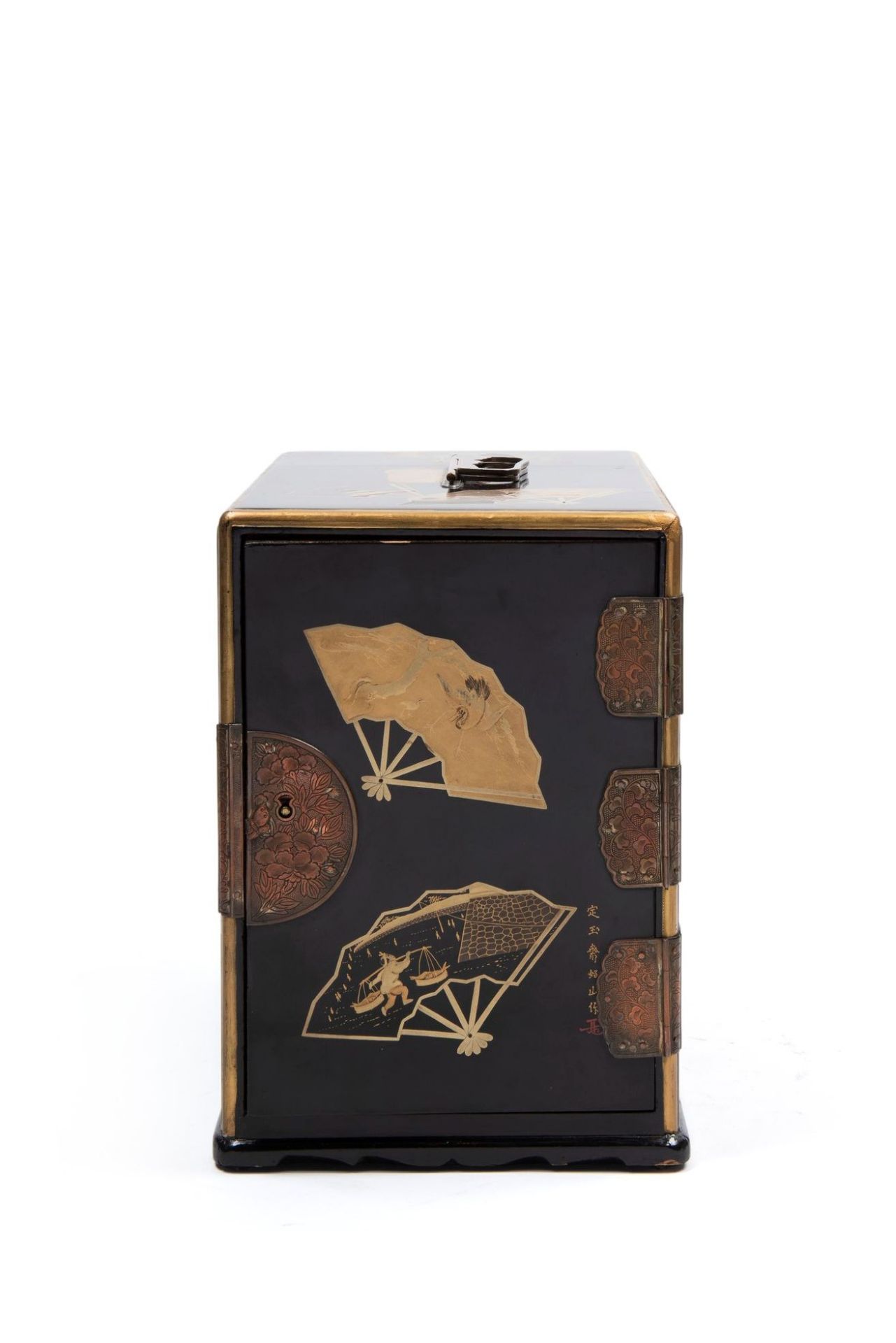 SMALL KODANSU IN BLACK AND GOLD LACQUER, Japan, Meiji period (1868-1912)
