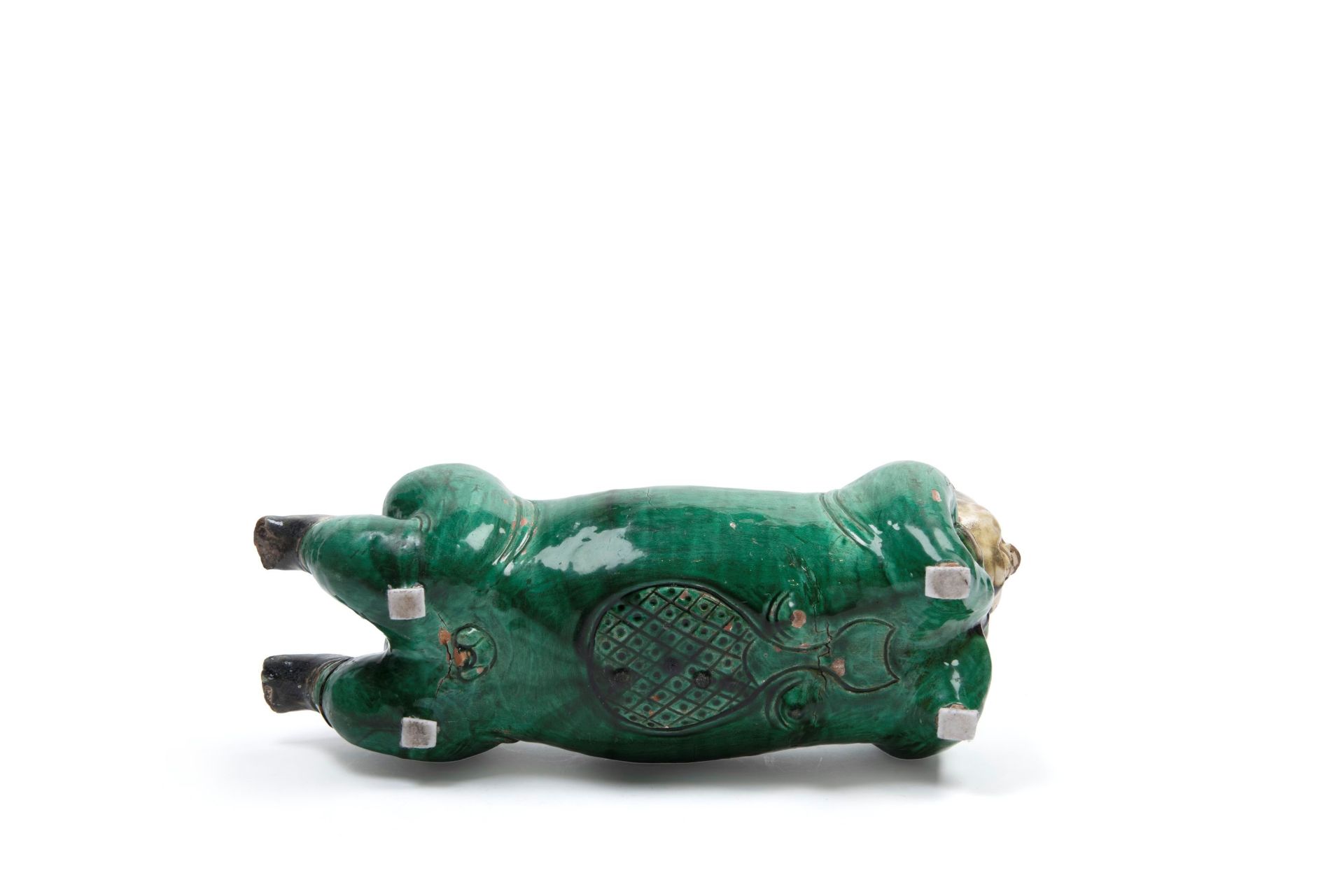 POLYCHROME SANCAI CERAMIC SCULPTURE DEPICTING A RECLINING CHILD, China, late 19th / early 20th centu - Bild 5 aus 5