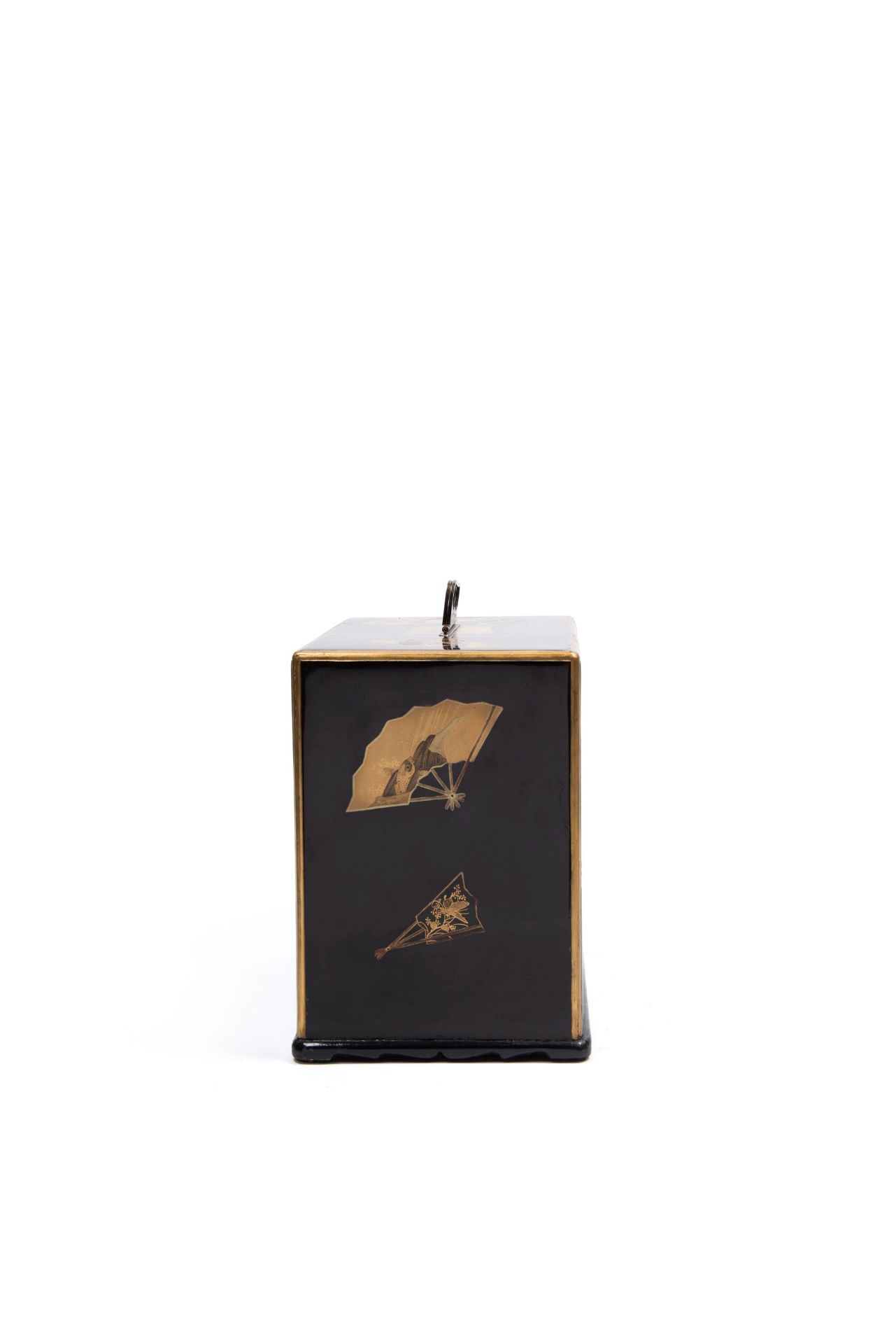SMALL KODANSU IN BLACK AND GOLD LACQUER, Japan, Meiji period (1868-1912) - Bild 4 aus 6