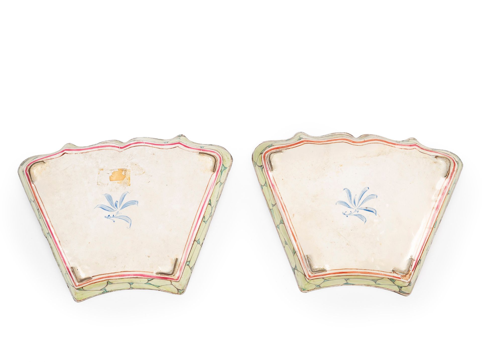 TWO ENAMEL ON COPPER SAUCER DISHES, China, Qing dynasty, 18th / 19th century - Bild 2 aus 2