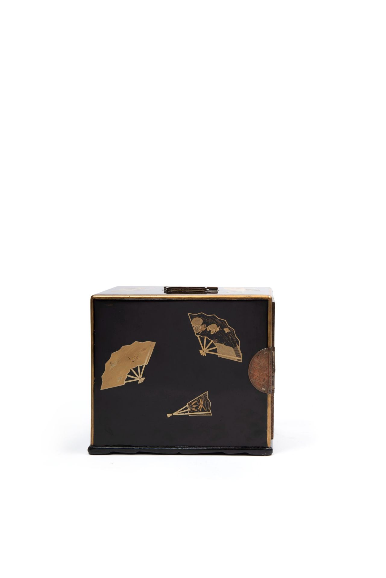 SMALL KODANSU IN BLACK AND GOLD LACQUER, Japan, Meiji period (1868-1912) - Bild 3 aus 6