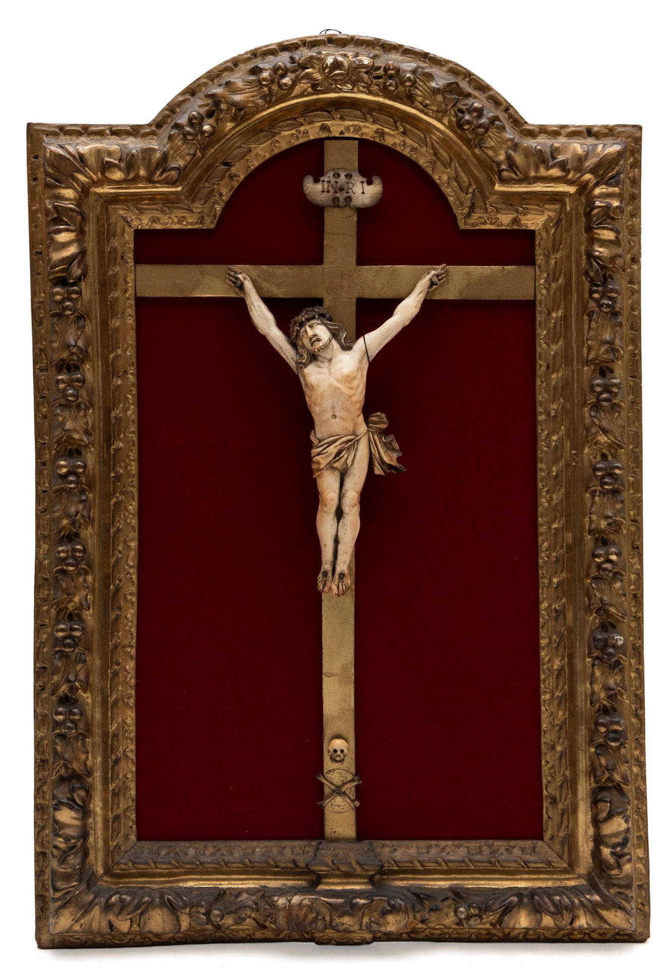 â˜¼IVORY SCULPTURE DEPICTING CHRIST ON THE CROSS, France, late 19th century