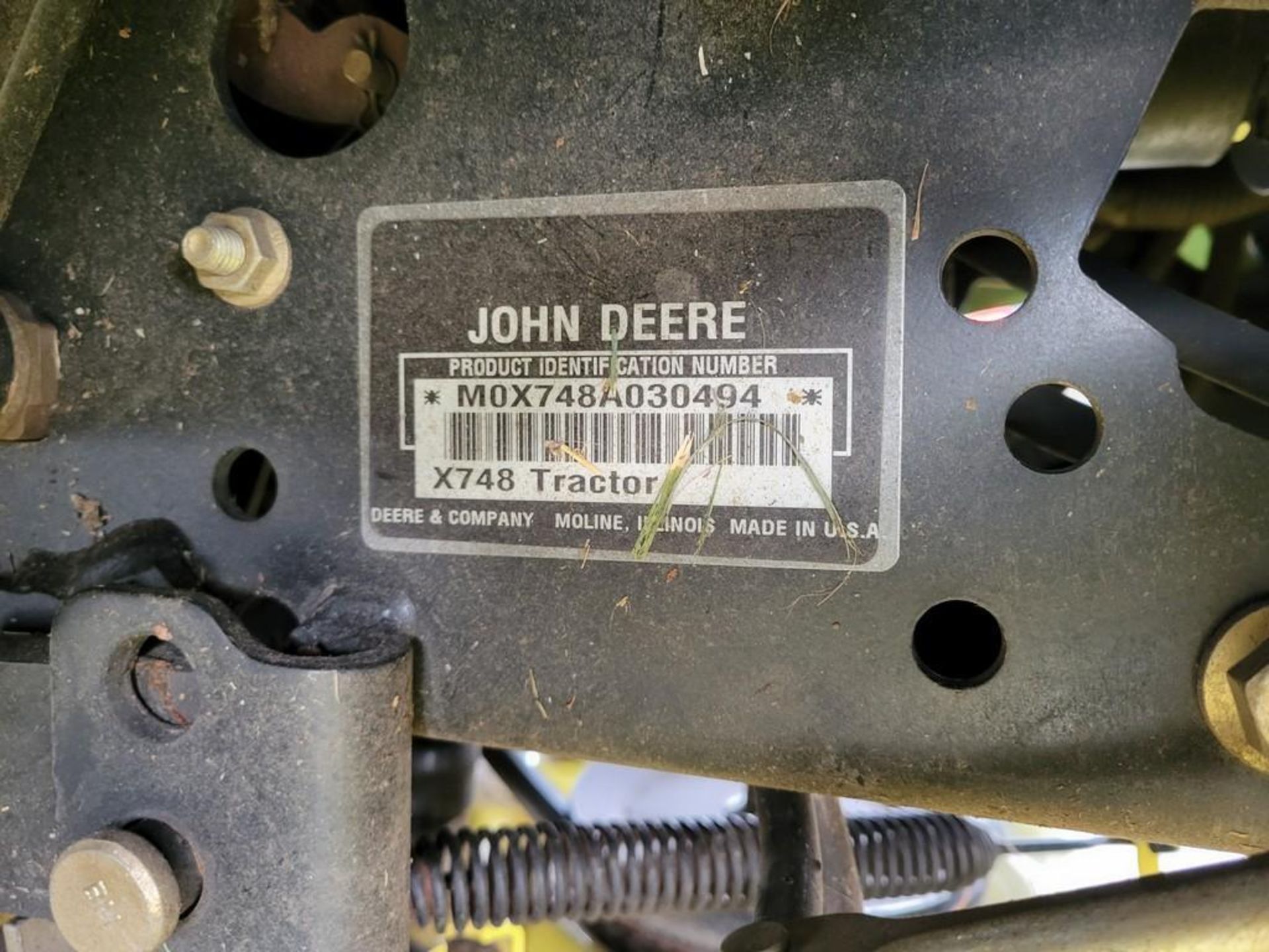 John Deere X748 Riding Tractor 'Ride & Drive' - Image 32 of 35