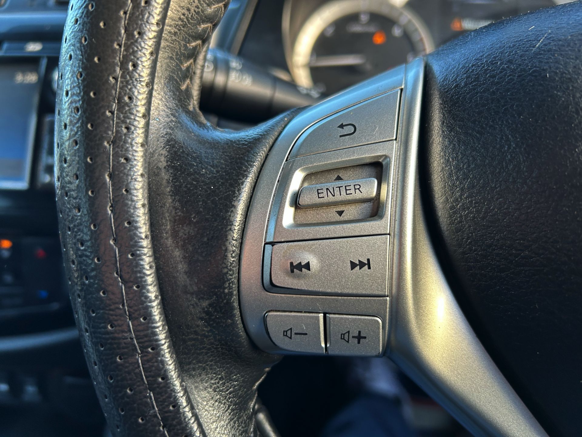 (ON SALE) NISSAN NAVARA 2.3 DCI 190 4WD TEKNA CREW CAB PICK UP (68 REG) AUTO S/S 12 x SERVICE STAMP - Image 16 of 18