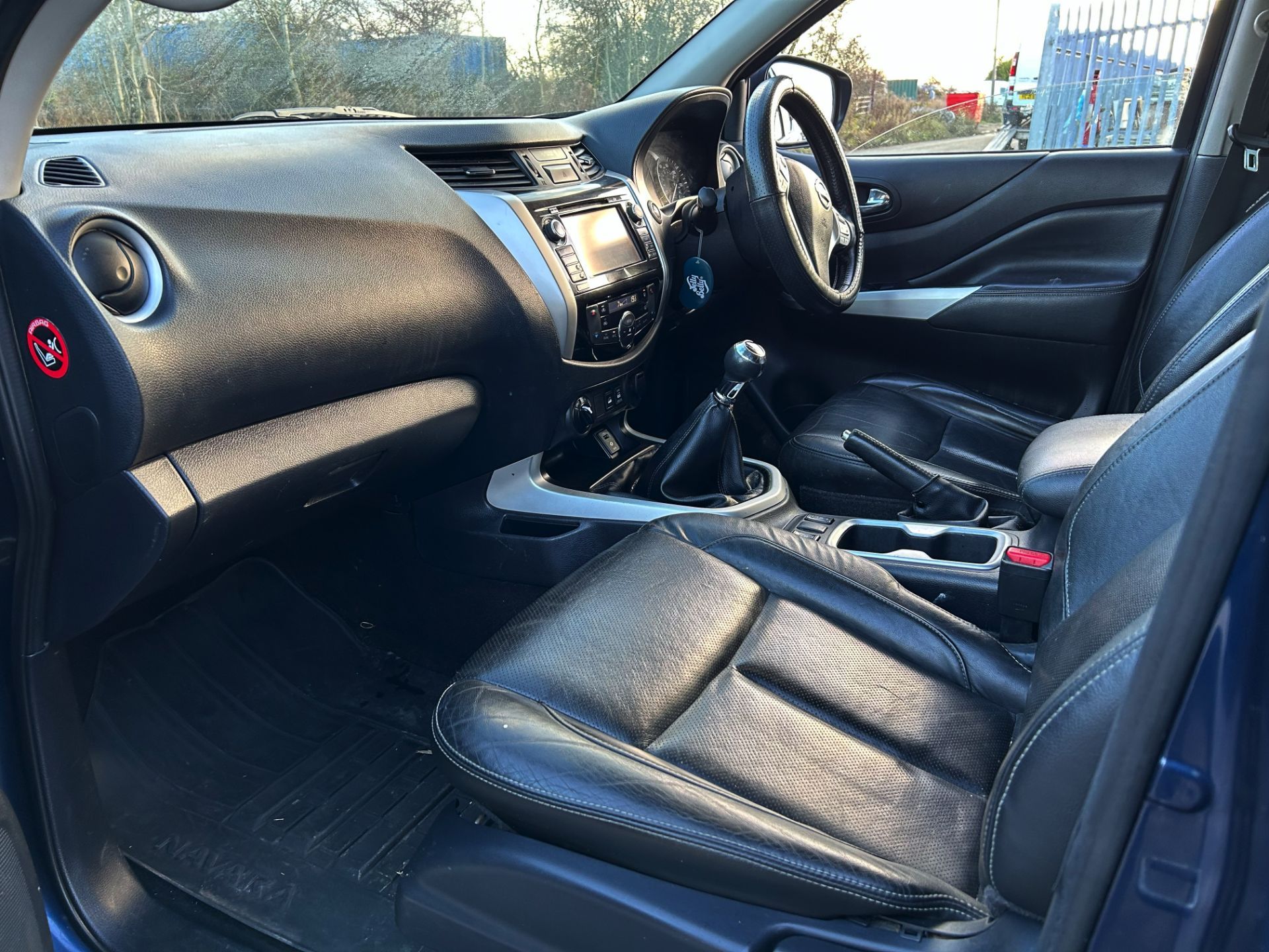 (ON SALE) NISSAN NAVARA 2.3 DCI 190 4WD TEKNA CREW CAB PICK UP (68 REG) AUTO S/S 12 x SERVICE STAMP - Image 9 of 18