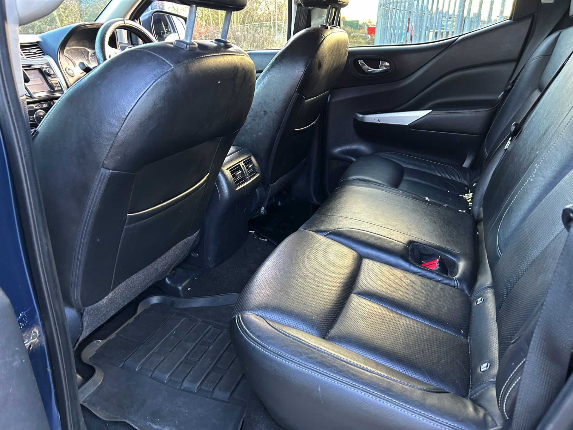 (ON SALE) NISSAN NAVARA 2.3 DCI 190 4WD TEKNA CREW CAB PICK UP (68 REG) AUTO S/S 12 x SERVICE STAMP - Image 15 of 18