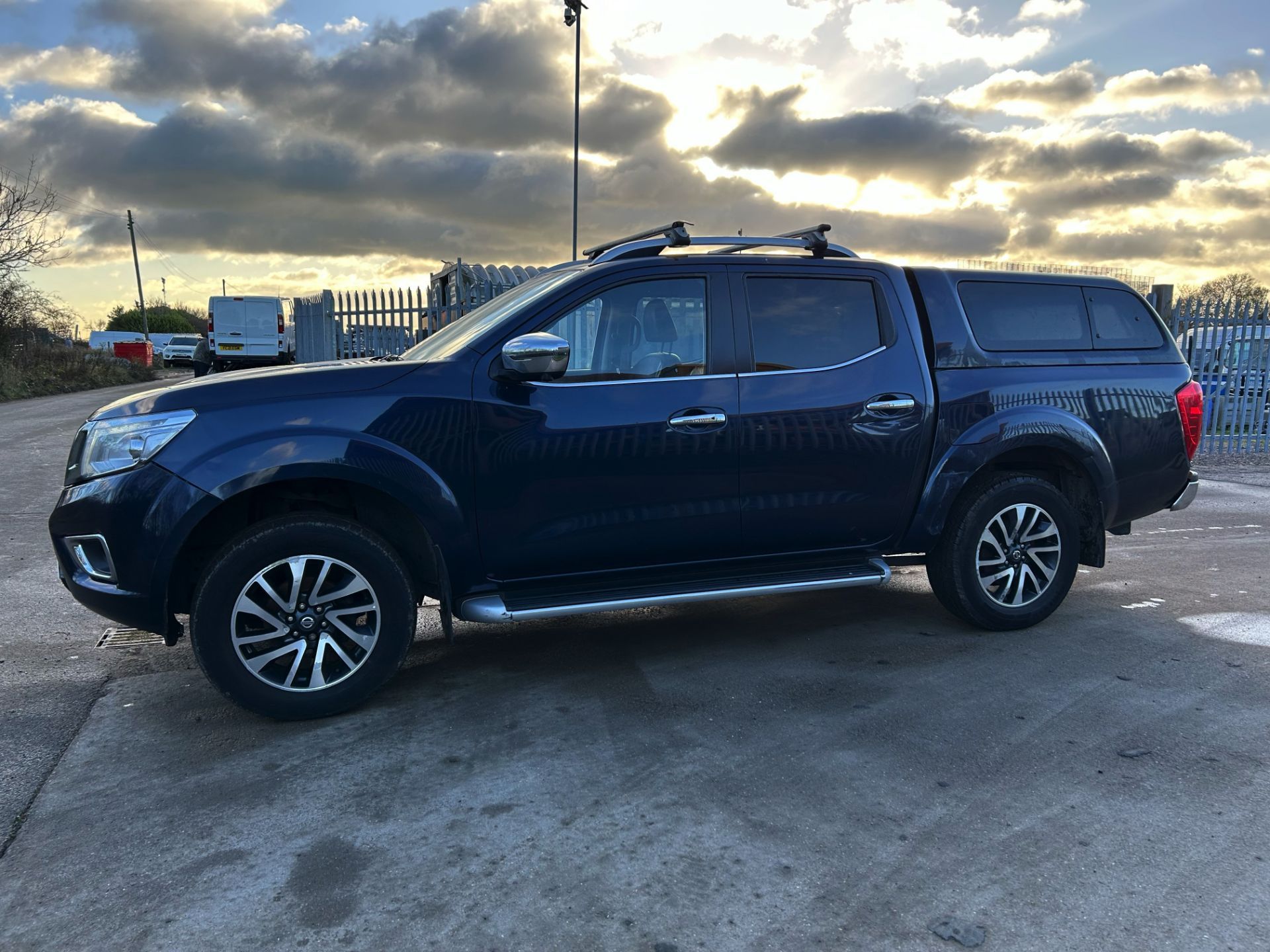 (ON SALE) NISSAN NAVARA 2.3 DCI 190 4WD TEKNA CREW CAB PICK UP (68 REG) AUTO S/S 12 x SERVICE STAMP - Image 7 of 18
