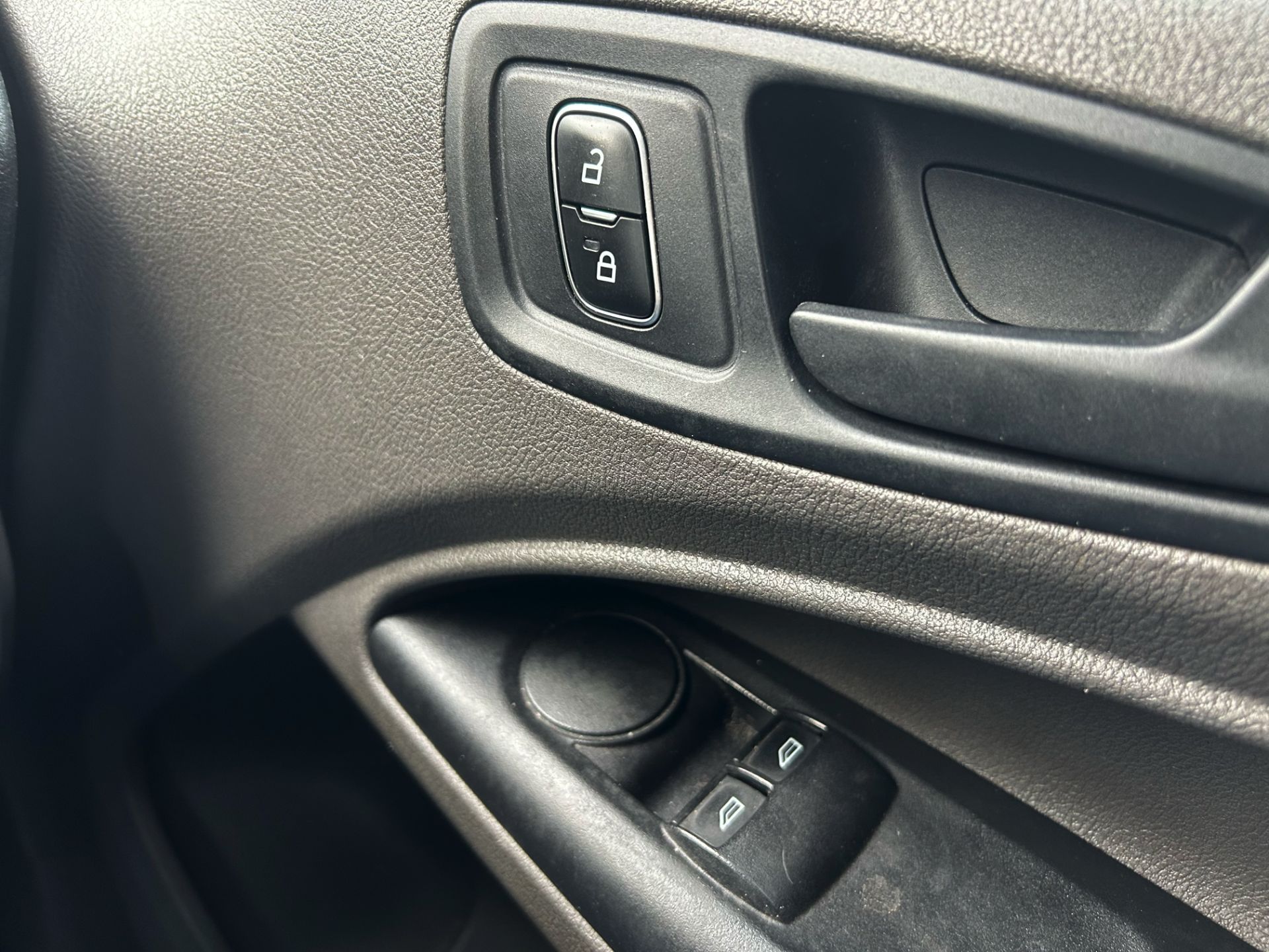 FORD TRANSIT CONNECT 1.5 EBL 120 210 L2 LEADER (69 REG) 1 OWNER FROM NEW !! ( AIR CON ) - Image 15 of 15