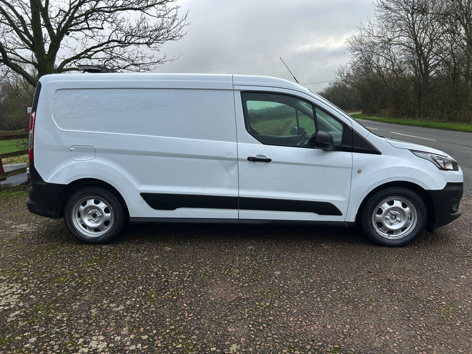 FORD TRANSIT CONNECT 1.5 EBL 120 210 L2 LEADER (69 REG) 1 OWNER FROM NEW !! ( AIR CON ) - Image 2 of 15