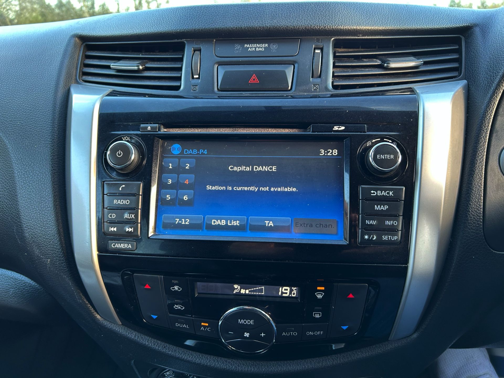 (ON SALE) NISSAN NAVARA 2.3 DCI 190 4WD TEKNA CREW CAB PICK UP (68 REG) AUTO S/S 12 x SERVICE STAMP - Image 10 of 18