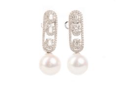 PAIR OF PEARL AND DIAMOND EARRINGS,