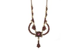 VICTORIAN GARNET NECKLACE, LATE 19TH CENTURY