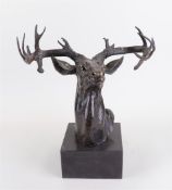 A patinated bronze deer head on a marble base. 45 x 42 cm.