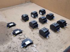 LOT OF 30 CBI CIRCUIT BREAKER QY-1(13) DP-3815 ASS