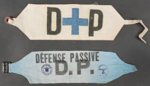 Brassards Defense Passive. Comprenant un brassard en coton bleu tamponne Etat Francais mairie de