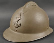 Casque Adrian 1926 troupes coloniales. Modele 1926 en peinture kaki d usine a 95%, attribut colonial