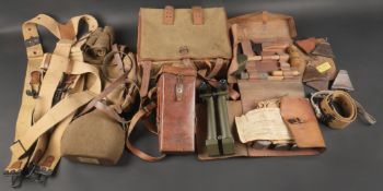 Lot d equipements France 40. Comprenant une gourde modele 1935, housse en drap kaki, courroie d
