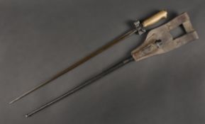 Baionnette Lebel 1886. Modele simplifie, poignee en laiton, lame dans sa longueur d origine et