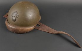 Casque motocycliste 193538. Coque en metal, peinture kaki d usine a 90%, attribut modele 1915 de l