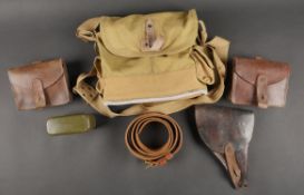 Lot d equipements France 40. Comprenant un ceinturon 1903 en cuir. Deux paires de cartouchieres