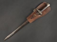 Baionnette Berthier 1892. Poignee du premier type en corne, quillon long, lame dans sa longueur d