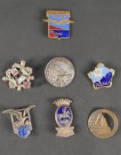 Lot d insignes reconnaissance. Comprenant un insigne du 92eme GRDI de fabrication Arthus Bertrand,