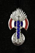 insigne de kepi Garde personnelle du chef de l'Etat. Insigne en metal emaille, destine a etre
