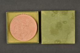 Medaille de table en Argile Croix Rouge par Vuitton Medaille de recompense pour benevole de la Croix