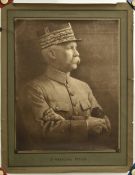 Ensemble d’affiches du marechal Petain. Des affiches du marechal en uniforme sur son cheval blanc,