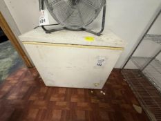 REACH-IN DEEP FREEZER