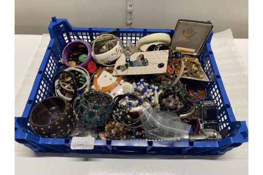 A job lot of assorted costume jewellery