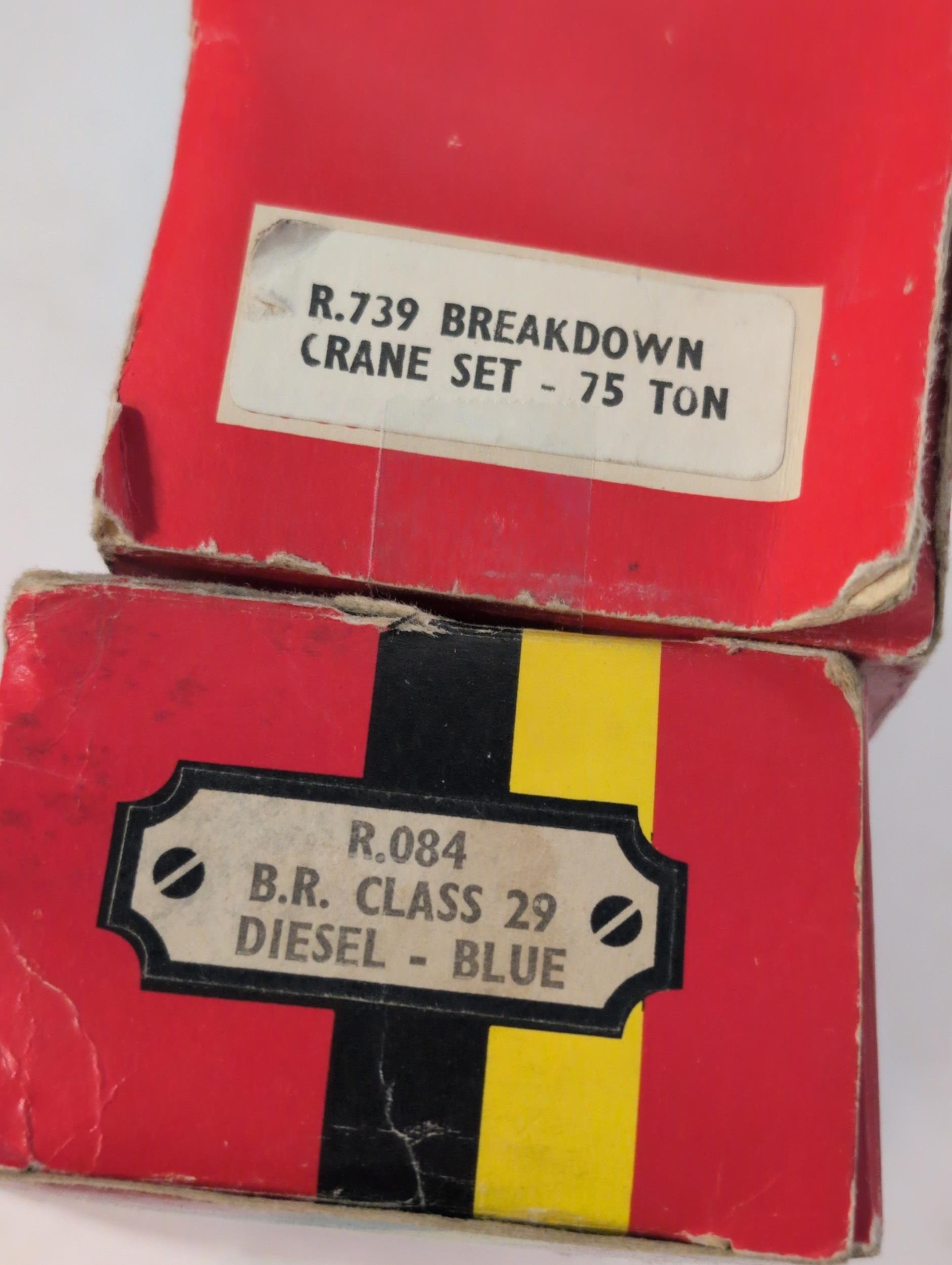 Two Boxed Hornby Railways 'OO' Gauge Scale Models: R.739 Breakdown ...