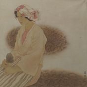 Chin. Künstler 2. H. 20. Jh. Sign. Sitzende junge Frau mit Lotosblüte. Tusche/Seide. 74 x 74 cm. Gl