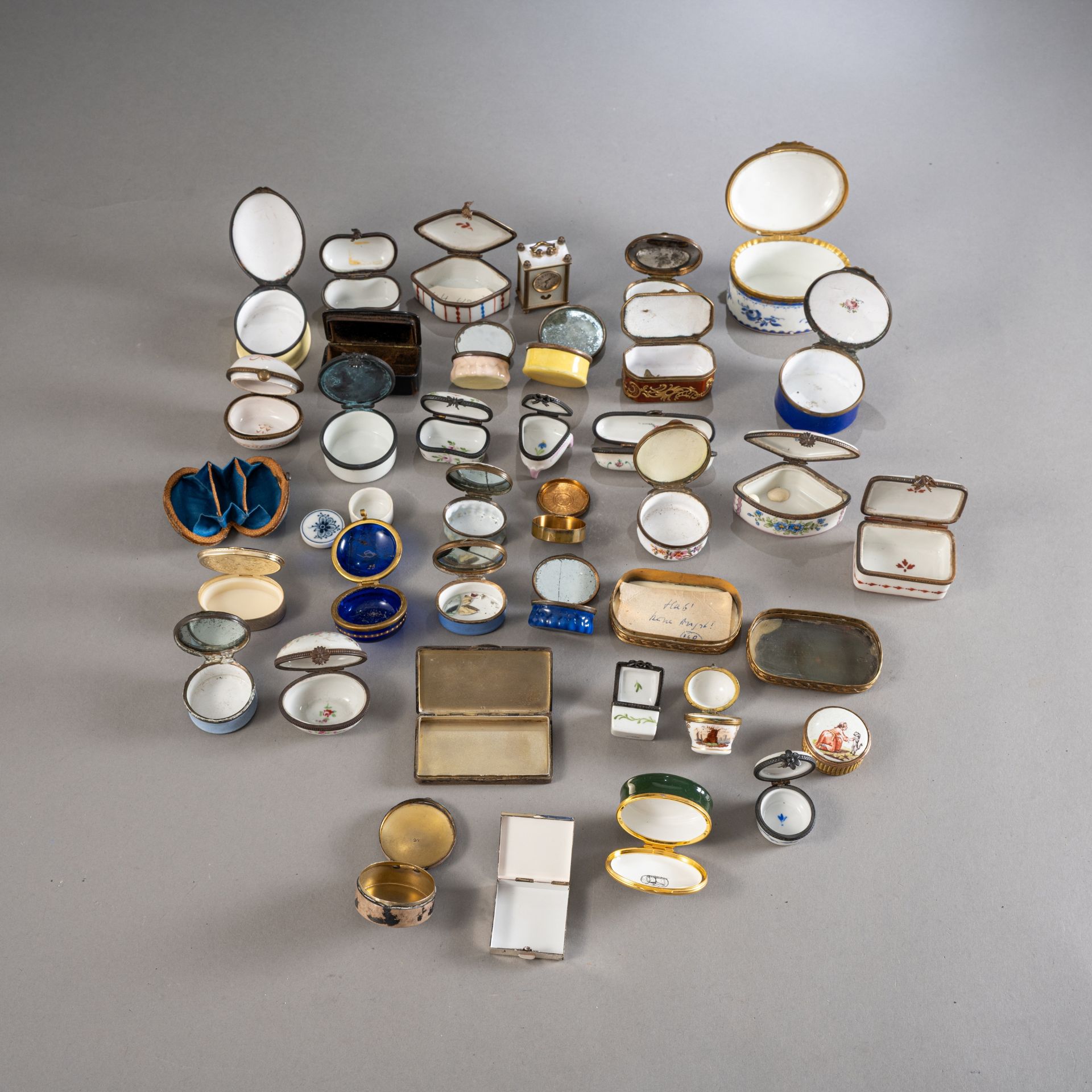 Konvolut Porzellan- und Emaille-Döschen - Bild 2 aus 3