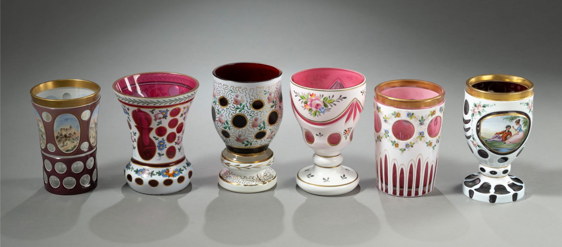 Sechs Gläser mit Überfangdekor und Emaillebemalung - Bild 3 aus 5