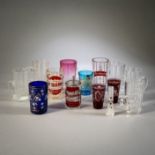 Konvolut von 13 verschiedenen Gläsern