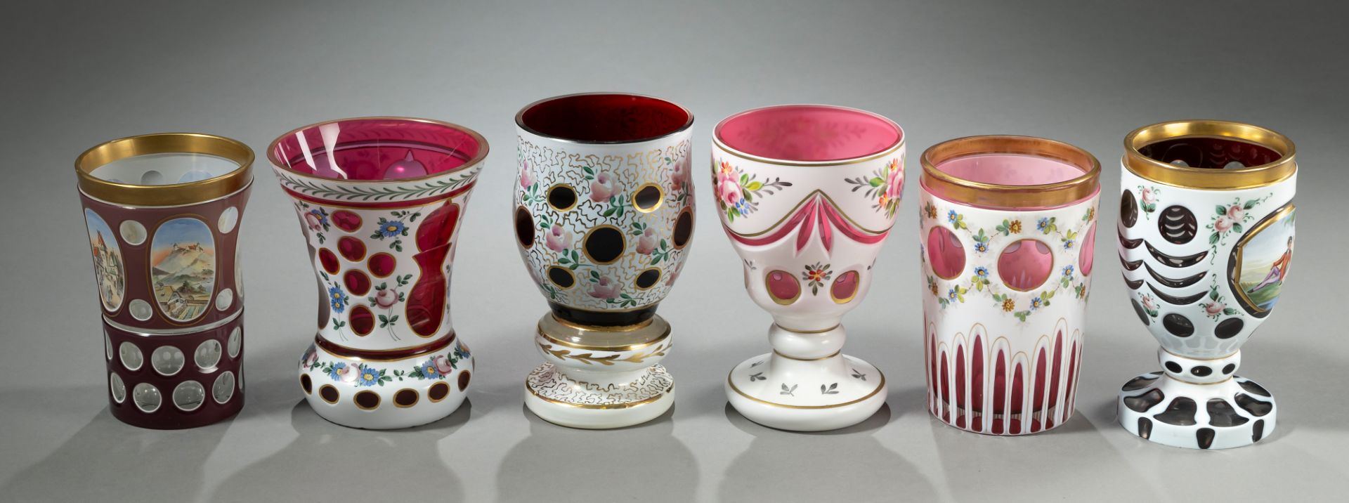 Sechs Gläser mit Überfangdekor und Emaillebemalung - Bild 2 aus 5