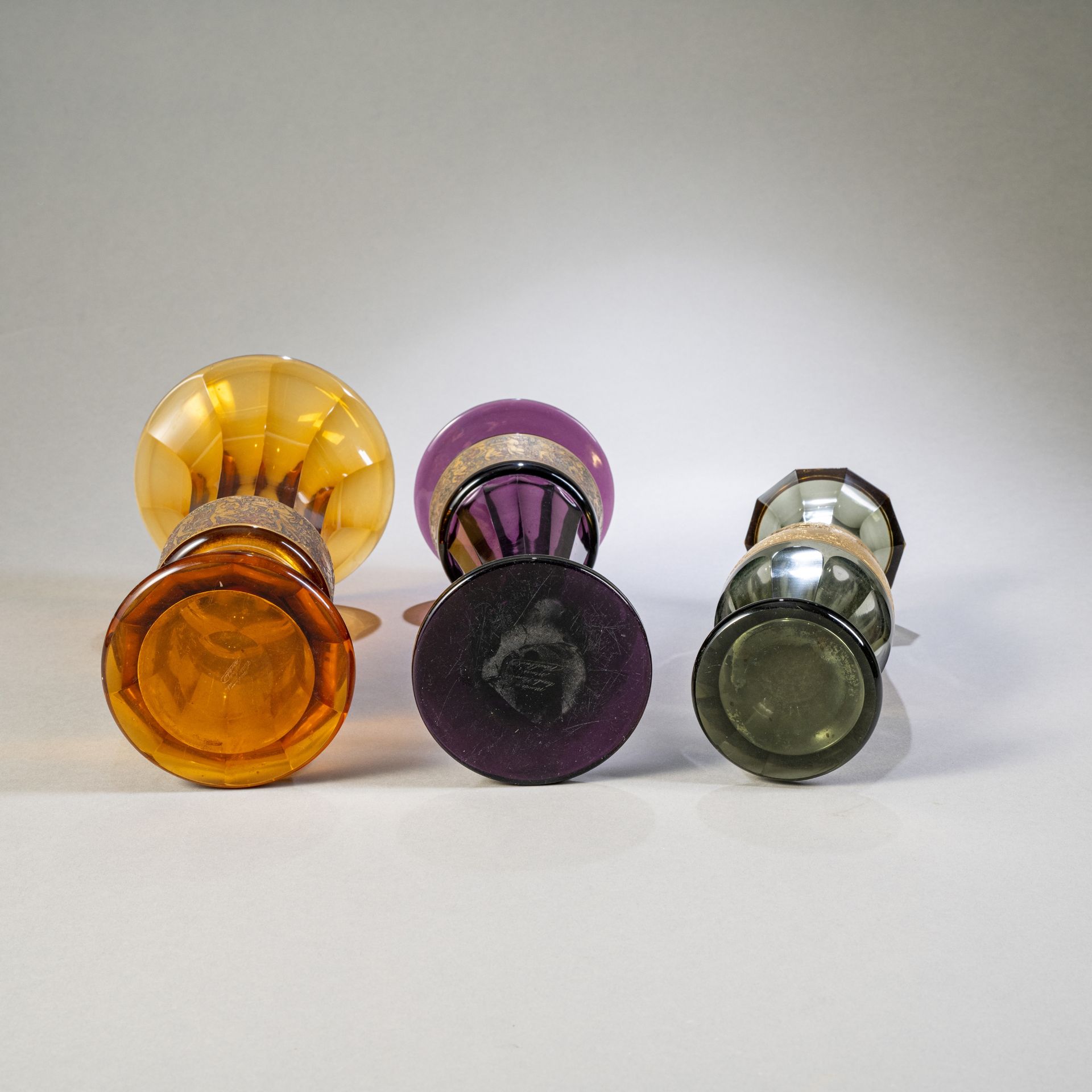 Drei Vasen mit Gold-Relief - Bild 4 aus 4