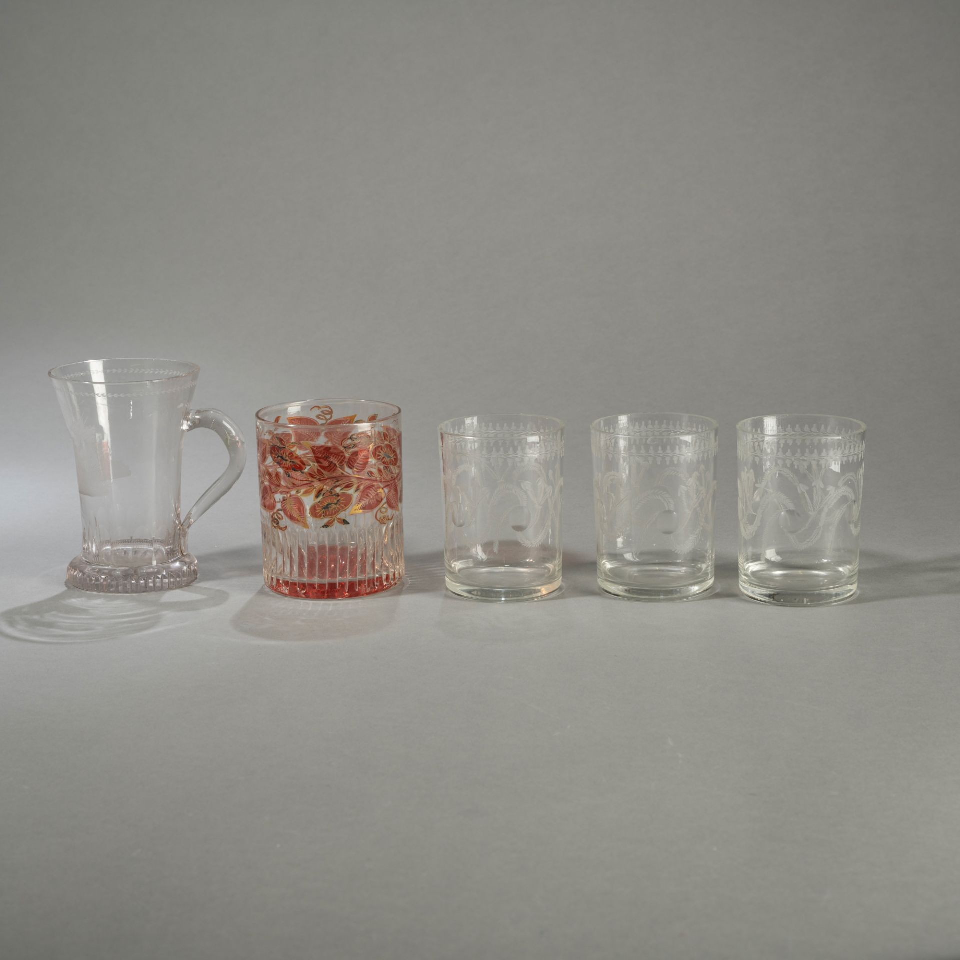 Vier Bechergläser und Henkelglas - Bild 2 aus 4