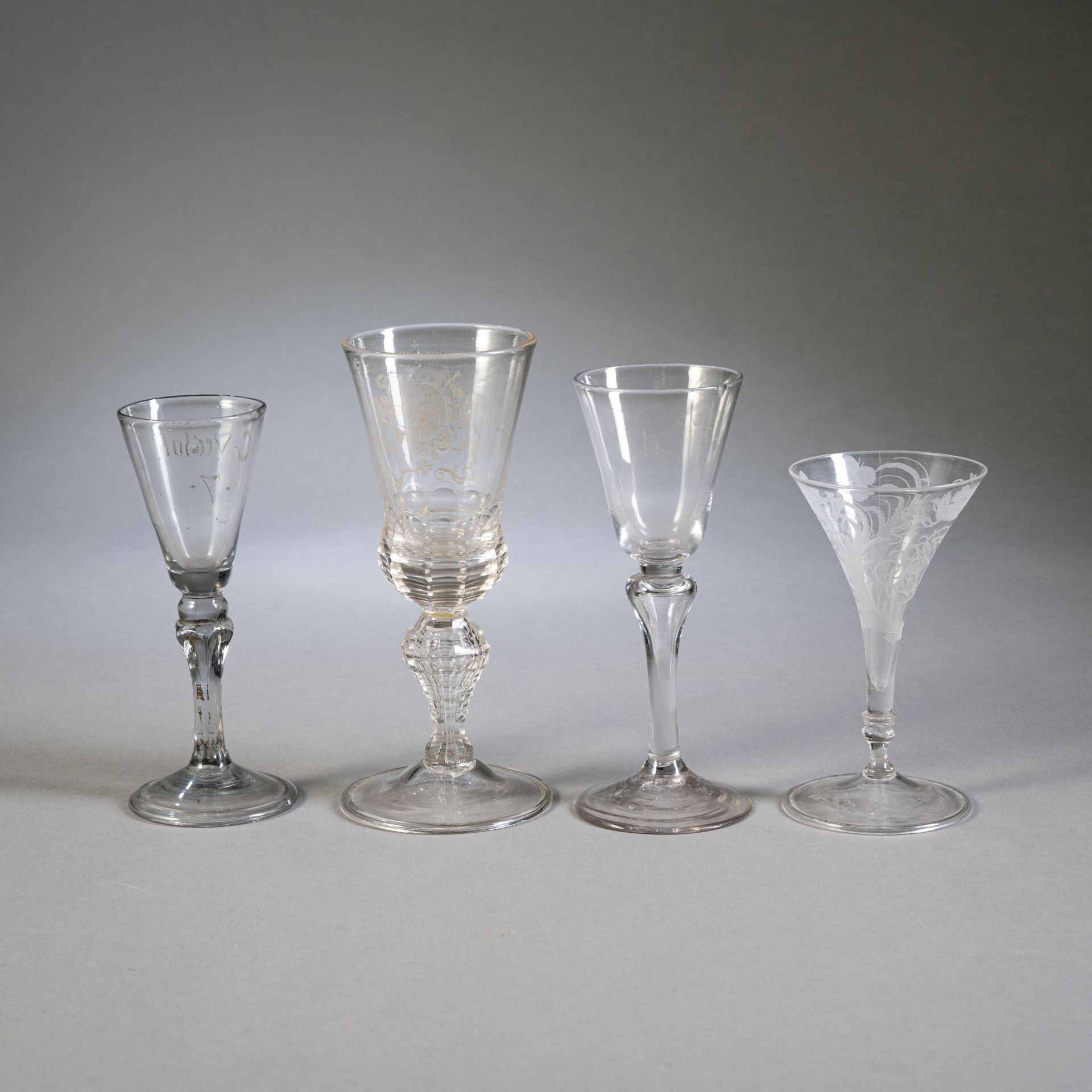 Pokal mit fürstlichem Wappen, drei Kelchgläser - Bild 2 aus 4