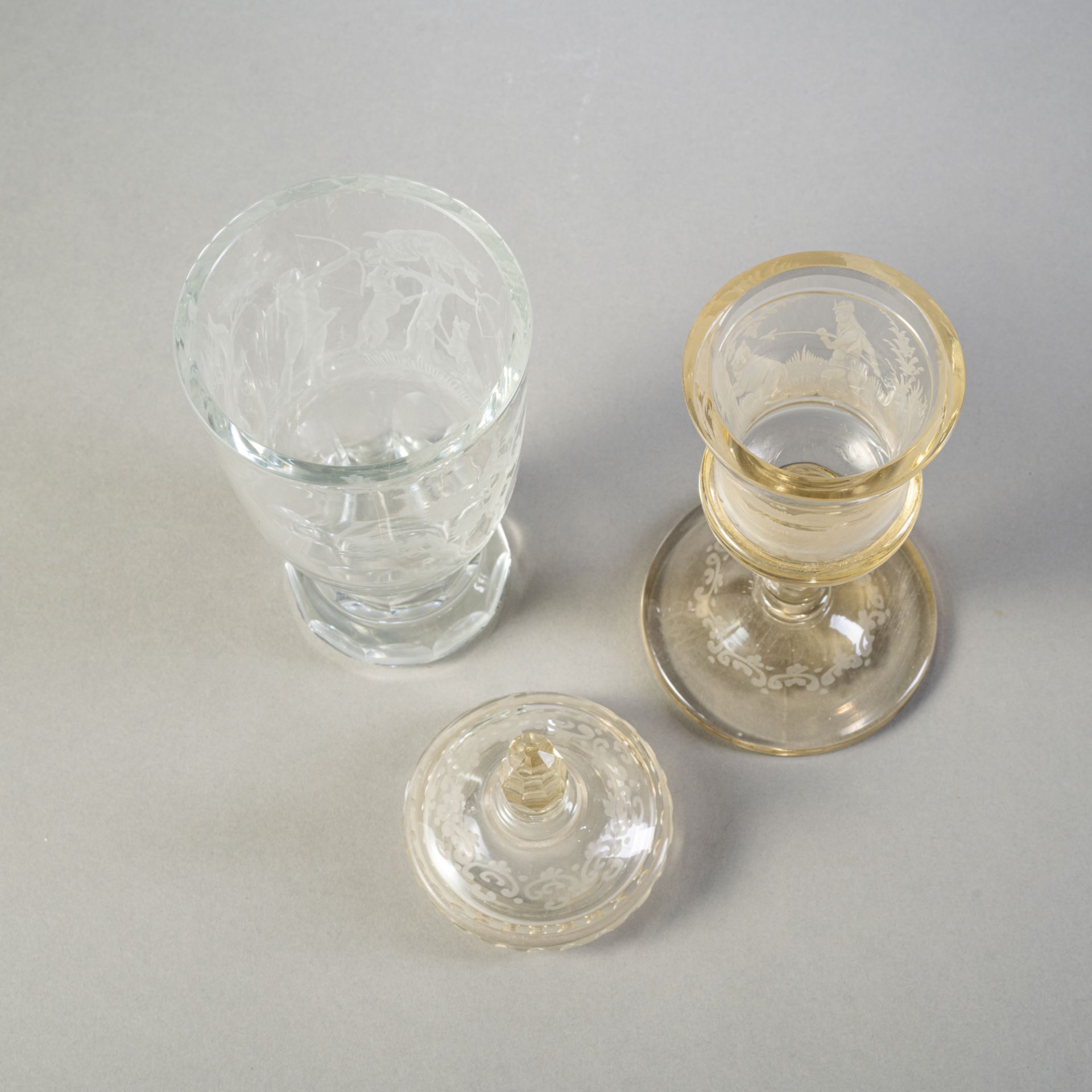 Deckelpokal und Becher mit Jagdszenen - Bild 3 aus 4